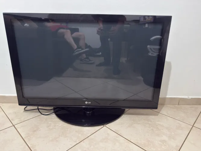 TV LG 42 POLEGADAS EM PERFEITO ESTADO, FUNCIONANDO NORMALMENTE