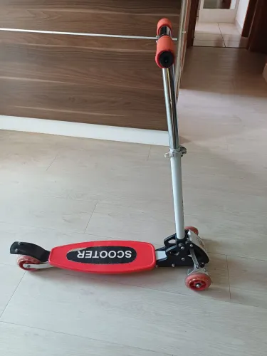 Patinete Infantil 3 Rodas com Guidão Ajustável, Base Antiderrapante