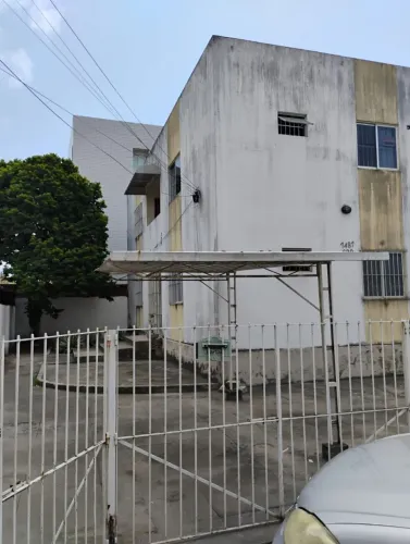 Candeias 100m do ônibus 1 andar garagem privativa coberta