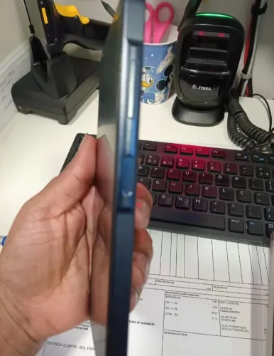 Celular Samsung A06 ótimo estado 