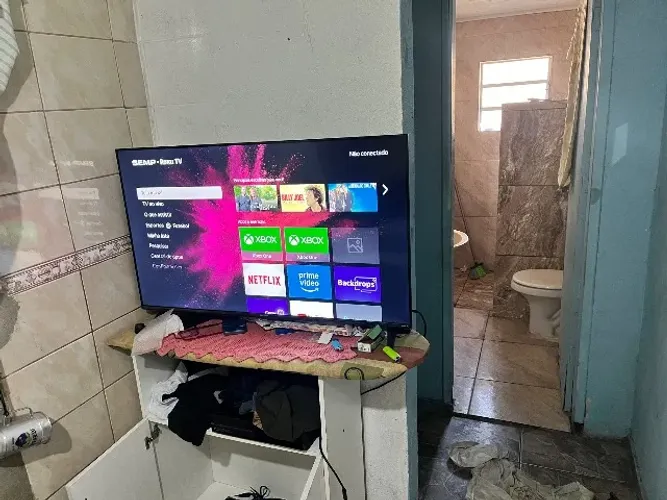 Tv 43 polegadas Roku nova com caixa