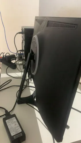 Tela de computador 27p