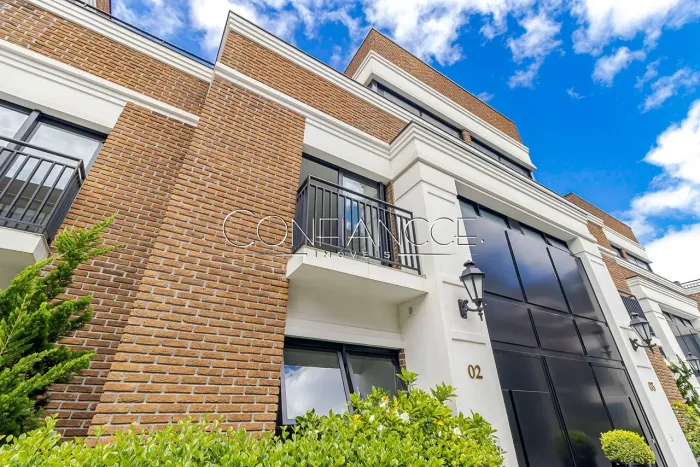 Casa em condomínio, alto padrão, 3 suítes, 266 m², 2 vagas, área gourmet, quintal, ático,