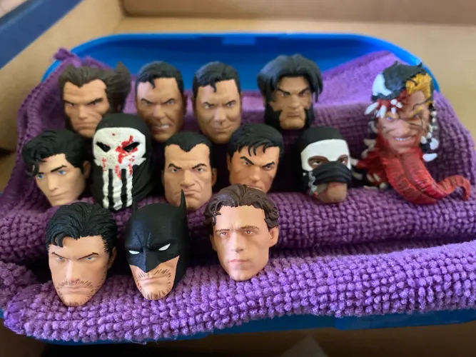 250,00 TUDO SÓ HOJE 13 heads custom diversas marvel legends mafex ct toys e outros