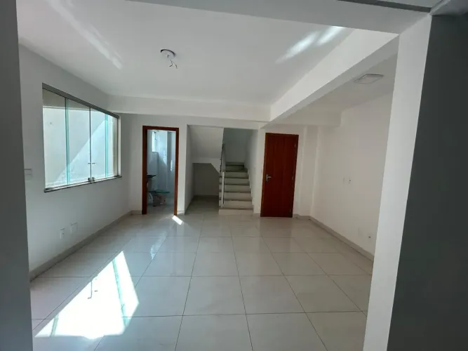 Acaiaca - Casa com 2 quartos, suíte e 1 vaga