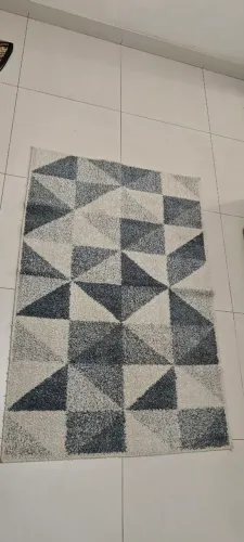 Tapete de sala, desenho triângulos, cinza e bege 1,5m