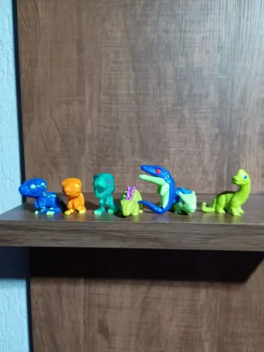 7 bonecos Kinder ovo Jurassic usados na condição das fotos