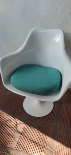 VENDO CADEIRA SAARINEN GIRATÓRIA BRANCA COM ASSENTO !