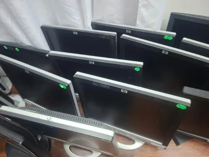 5 monitores HP 15,6" - HP L156v
