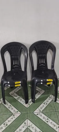 Vendo 15 cadeira e 2  botas 