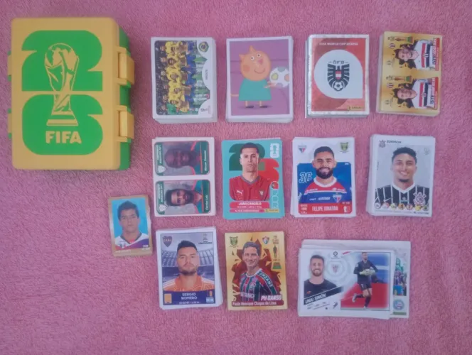 Lote com 350 figurinhas diversas
