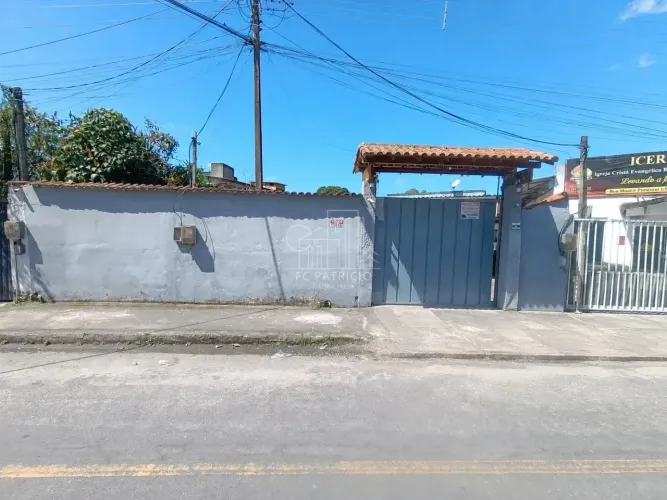 CASA À VENDA NO CENTRO TERRENO DE 360 m² + SUÍTE INDEPENDENTE