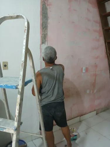 Pedreiro. pintou profissional