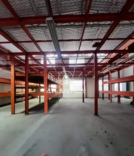 Atlantica Imóveis tem excelente Prédio Comercial com Galpão para Locação na Granja dos Cav