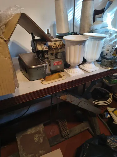 Máquina de costura Overclock Juki mod. 804