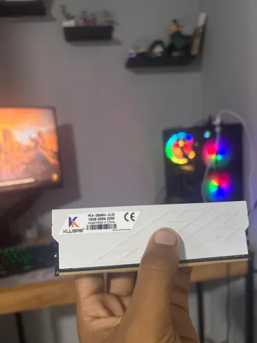 Memória RAM Kllisre 16GB DDR4 3200MHz CL22 - Excelente Estado