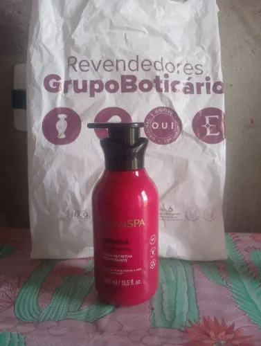 Perfume e cremes do Boticário 
