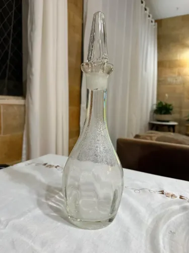 Linda Garrafa / Licoreira de Vidro Lapidado com Tampa Trabalhada (Estilo Vintage)