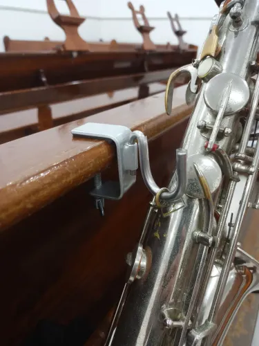 Suporte gancho para saxofones 
