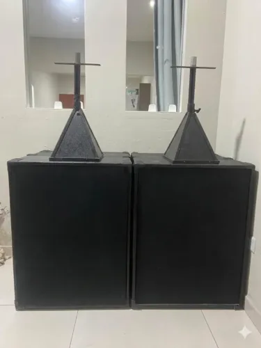 Par de Sub t18 passivos 1200w + ativador Dclass 1000w