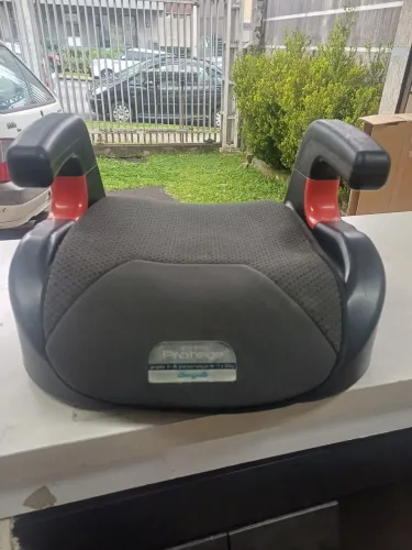 Vendo banco elevado de carro para crianças
