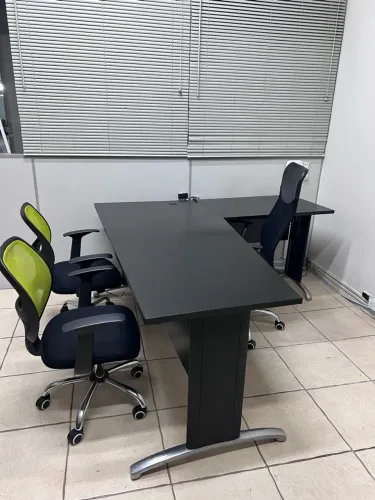 Mesa de escritório em L