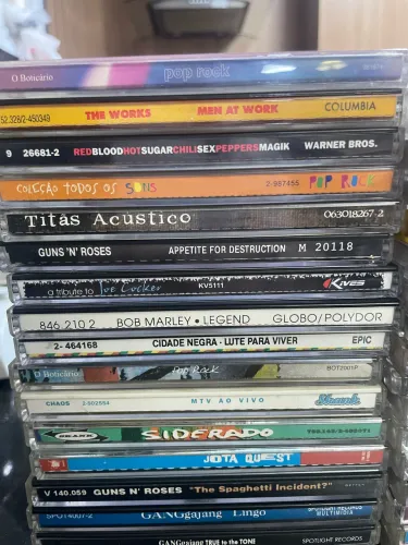 Vendo lote com 62 CDs de músicas variadas