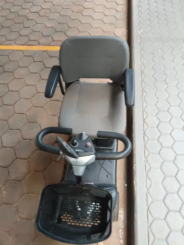 Carro elétrico para idoso