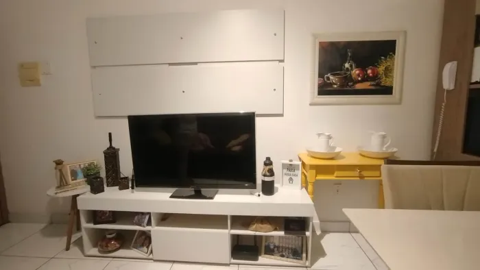Raque de sala com painel