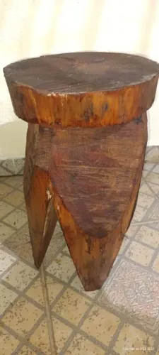Banquinho de Madeira maciça