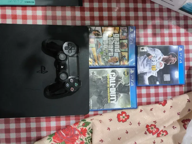 PLAYSTATION 4 + UMA MANETE + 3 JOGOS