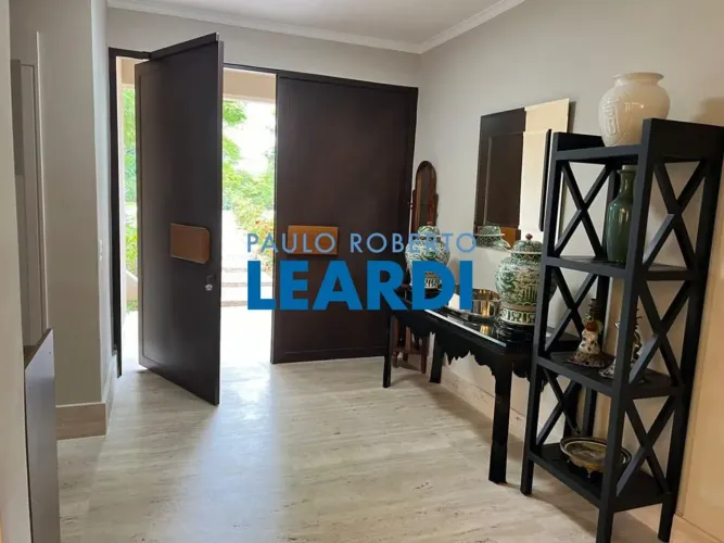 CASA EM CONDOMÍNIO - ALPHAVILLE - SP