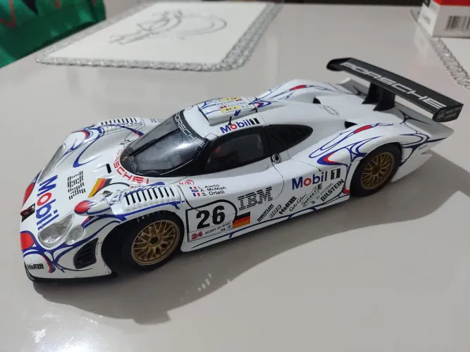 Sucata Porsche GT1 Maisto 1/18