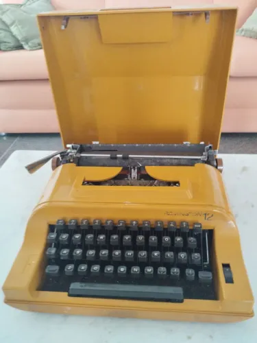 Máquina de escrever Remington 12