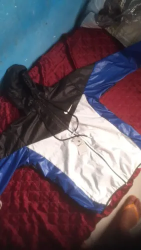 CORTA VENTO NOVO tamanho M 