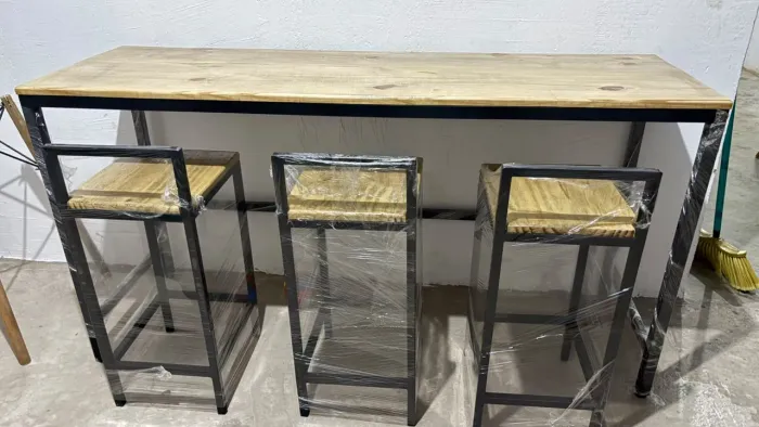 Fabricação de móveis industriais por encomenda.