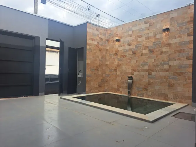 CASA MODERNA E ESTILOSA DISPONÍVEL PARA VENDA