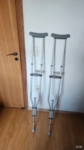 Par de muletas novas