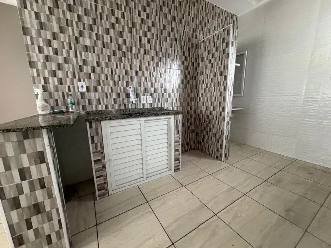 Apartamento tipo casa coladinho a Praça do Patriarca