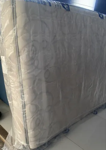 Cama e colchão viúvo