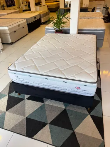 Colchão de Casal HERVAL SEMINOVO COM BASE - Entrego! 