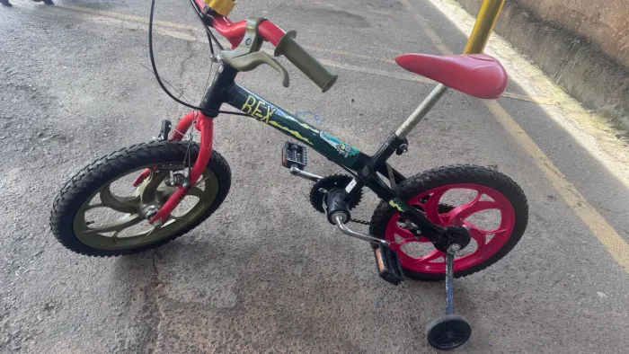 Bicicleta infantil Caloi Power Rex aro 16 - completa com rodinhas