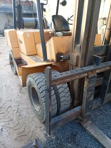 Empilhadeira Yale Modelo R 75 7,5 Toneladas a Gás