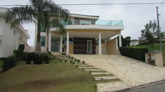 Casa à locação no condomínio Reserva Santa Maria.