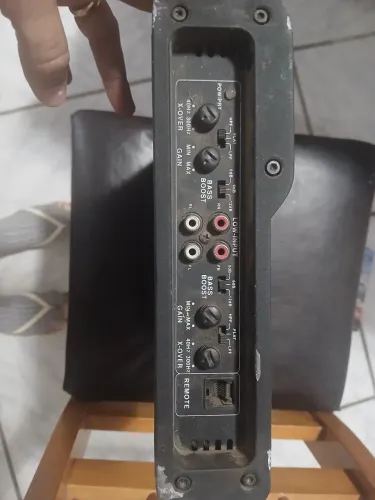 Amplificador automotivo B52 elements ELP-1204 300wx4 no estado para retirar peças