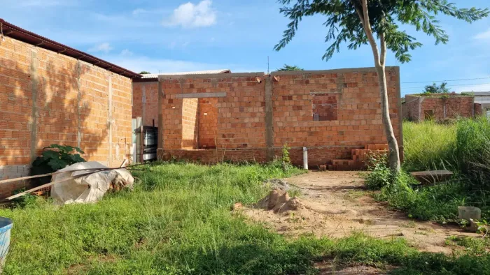 VENDE-SE TERRENO EM CONSTRUÇÃO 