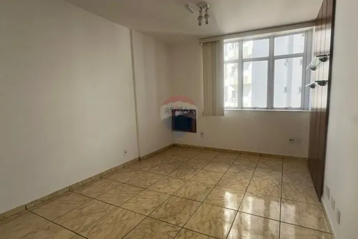 Sala Comercial para Locação no Centro de Juiz de Fora com Vaga de Garagem