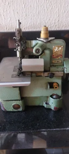 Máquina orveloque chinesinha t-103