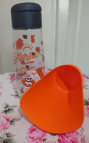 Garrafa de água nova para pet,acompanha acessório para seu pet beber água nos passeios