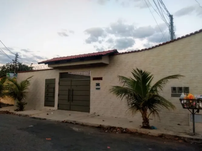 Prédio 19 Kitnets e lazer churrasqueira com piscina. Setor Bueno Próximo Santa Casa . Goiâ